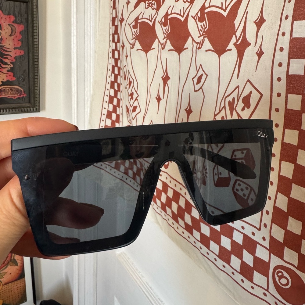 Quay Australia Hindsight sunglasses